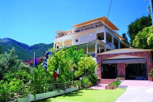 Hotel Pegasos Nikiana Extérieur photo