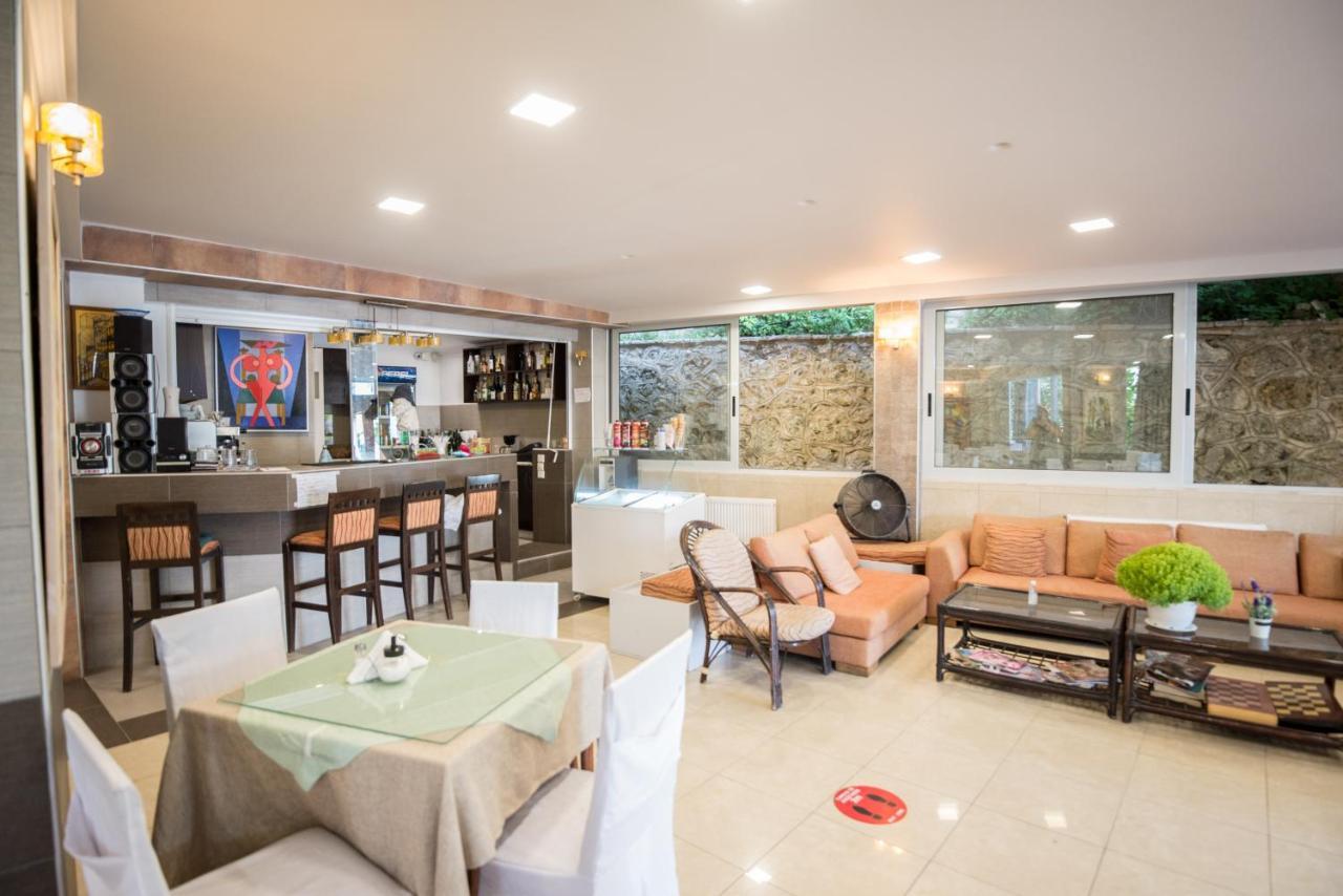 Hotel Pegasos Nikiana Extérieur photo